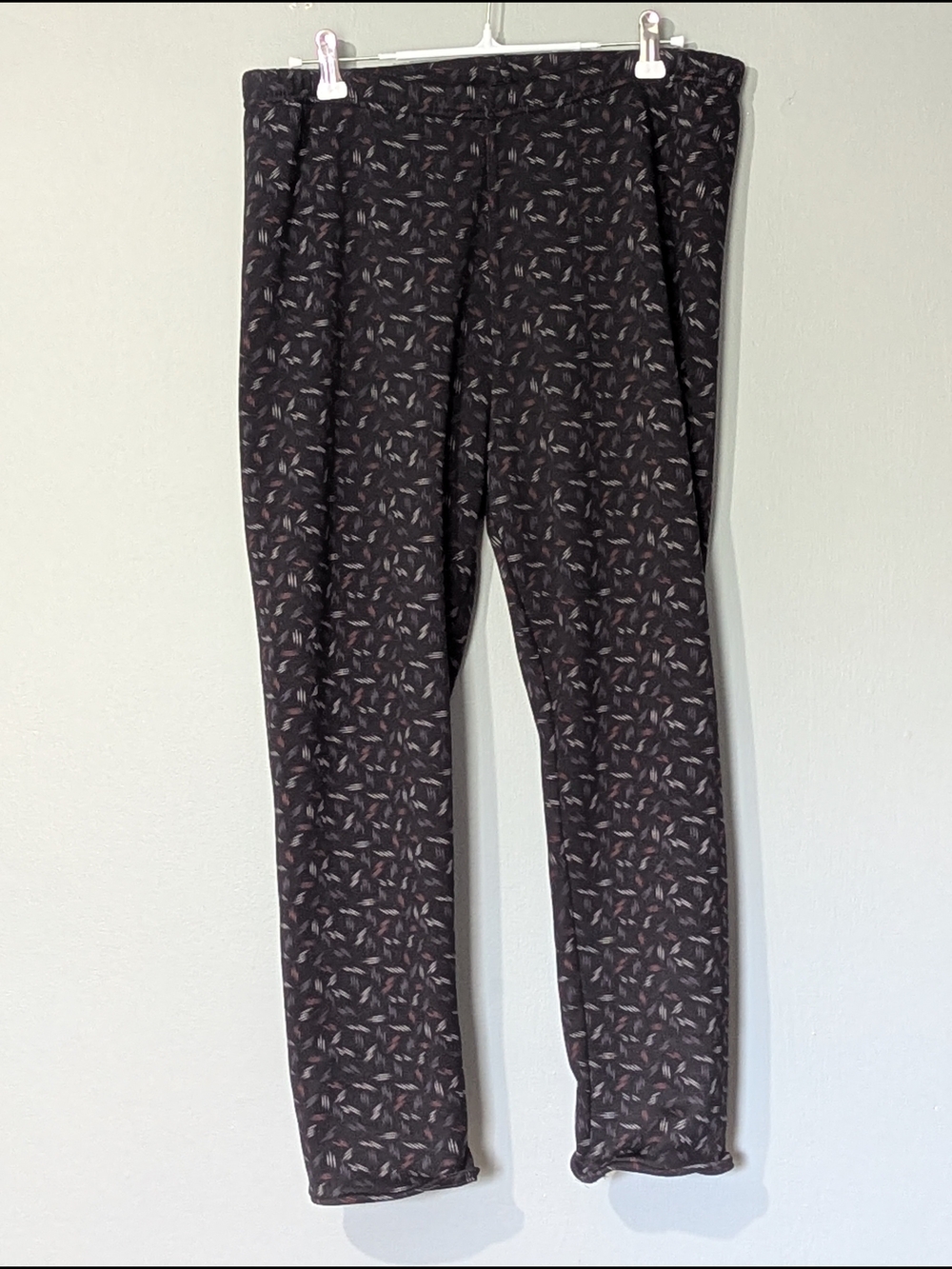 4/$10✨ Just Cozy Women's Black Patterned Leggings
